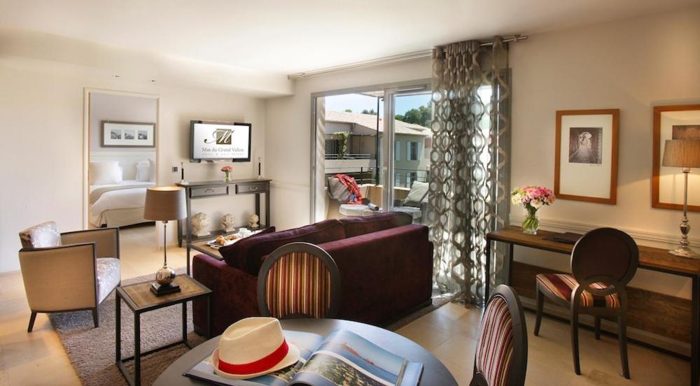 Residence Hoteliere 4 Etoiles Les Mas Du Grand Vallon Mougins Exteriör bild