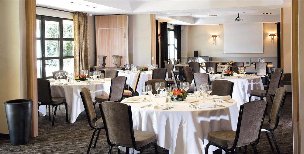 Residence Hoteliere 4 Etoiles Les Mas Du Grand Vallon Mougins Restaurang bild